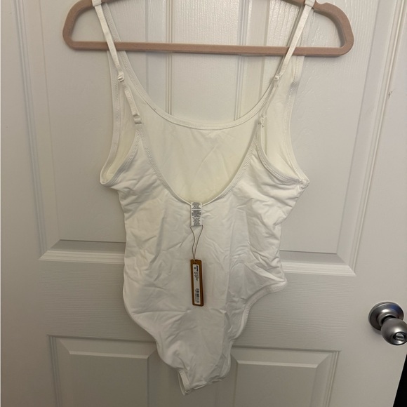 Skims one piece - Picture 2 of 3